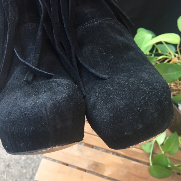 Koolaburra Black “Veleta” Fringe Wedge Booties, 7M - Picture 4 of 7